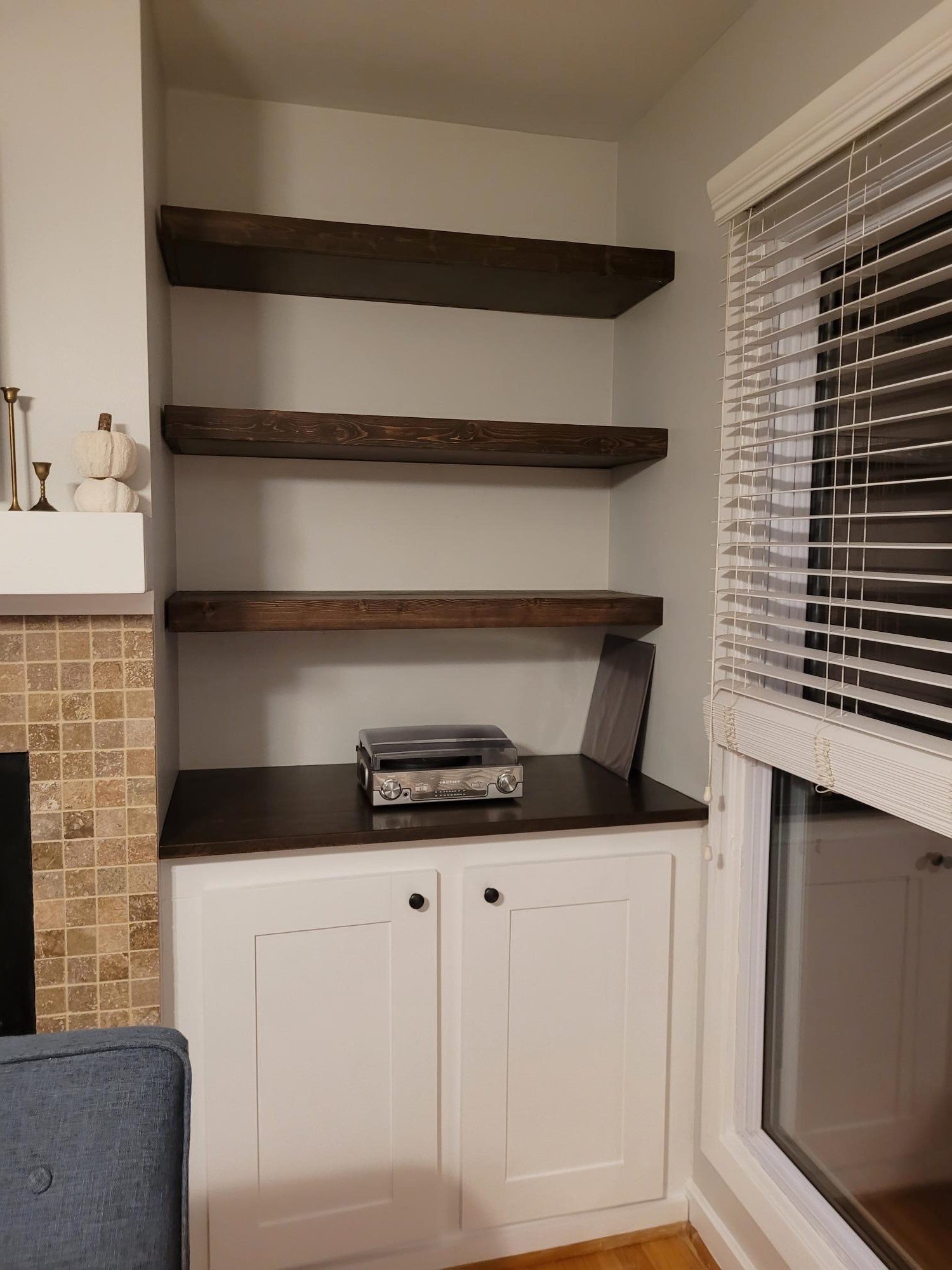 Getting Pro With Built In Floating Shelves