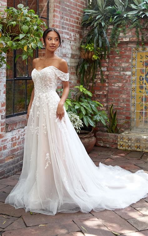 Off-Shoulder Wedding Dresses: Stunning Styles for Your Special Day