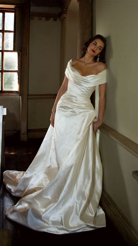 Old Hollywood Wedding Gowns: Timeless Elegance for Your Big Day