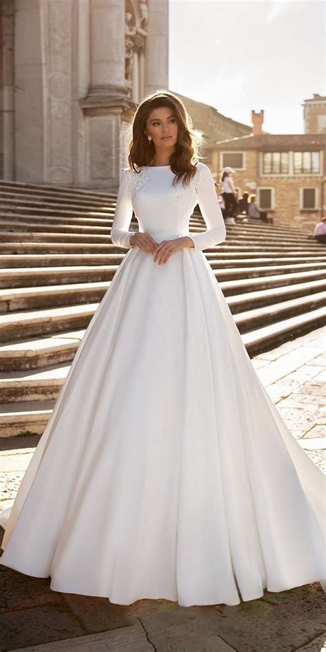 Simple Long Wedding Gown Trends 2023