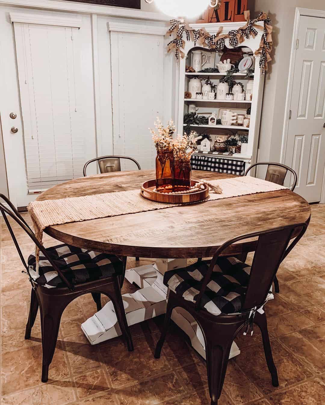 Stools Like Ribbons