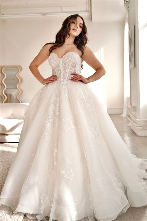 Sweetheart Corset Wedding Gown: Stunning Styles