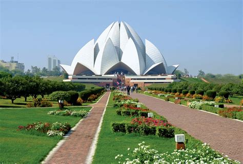 Discover the Majesty of the Lotus Temple: An Architectural Marvel